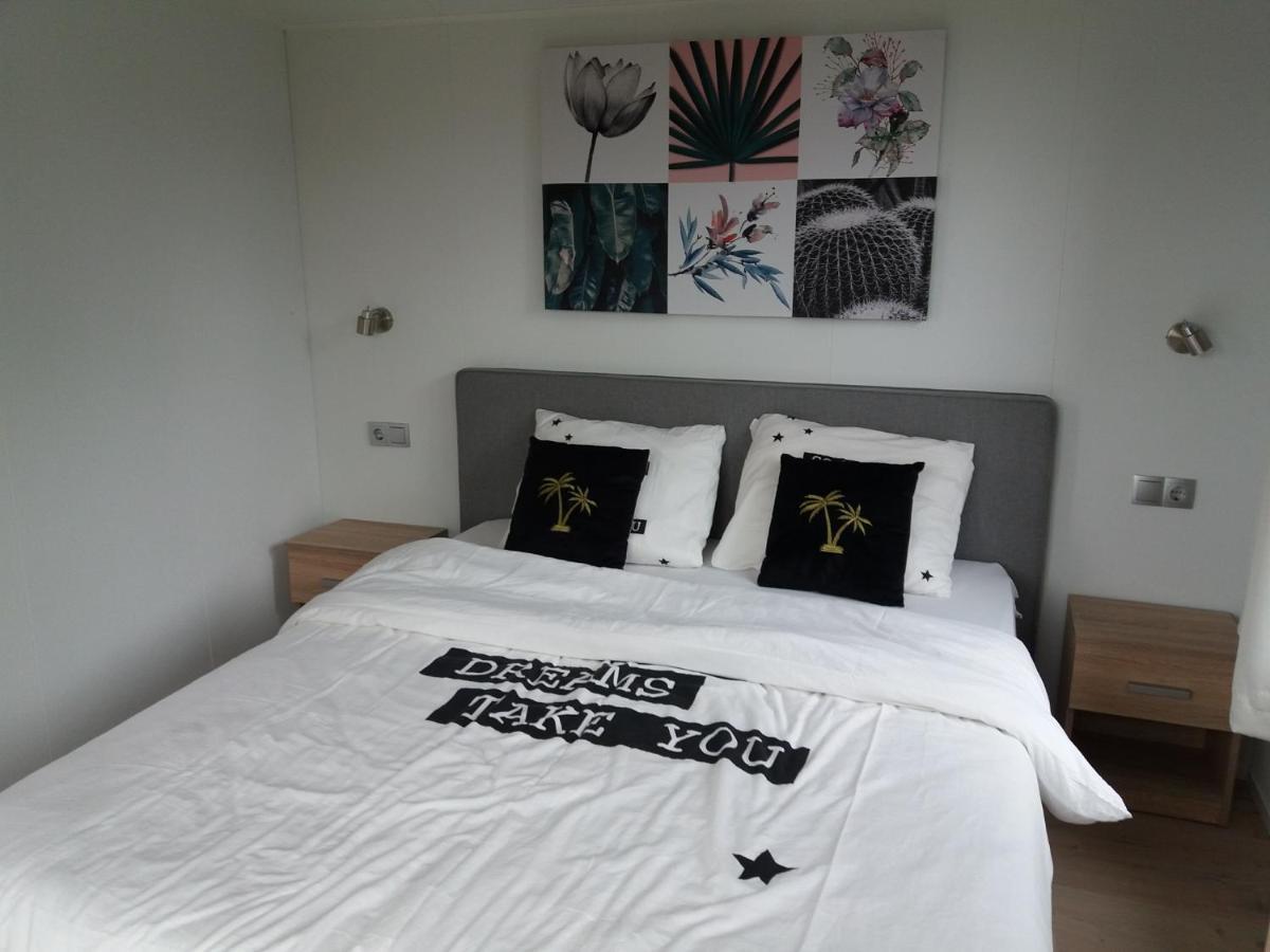Luxe Bungalow Op Rustig Vakantiepark. Dronrijp Екстериор снимка